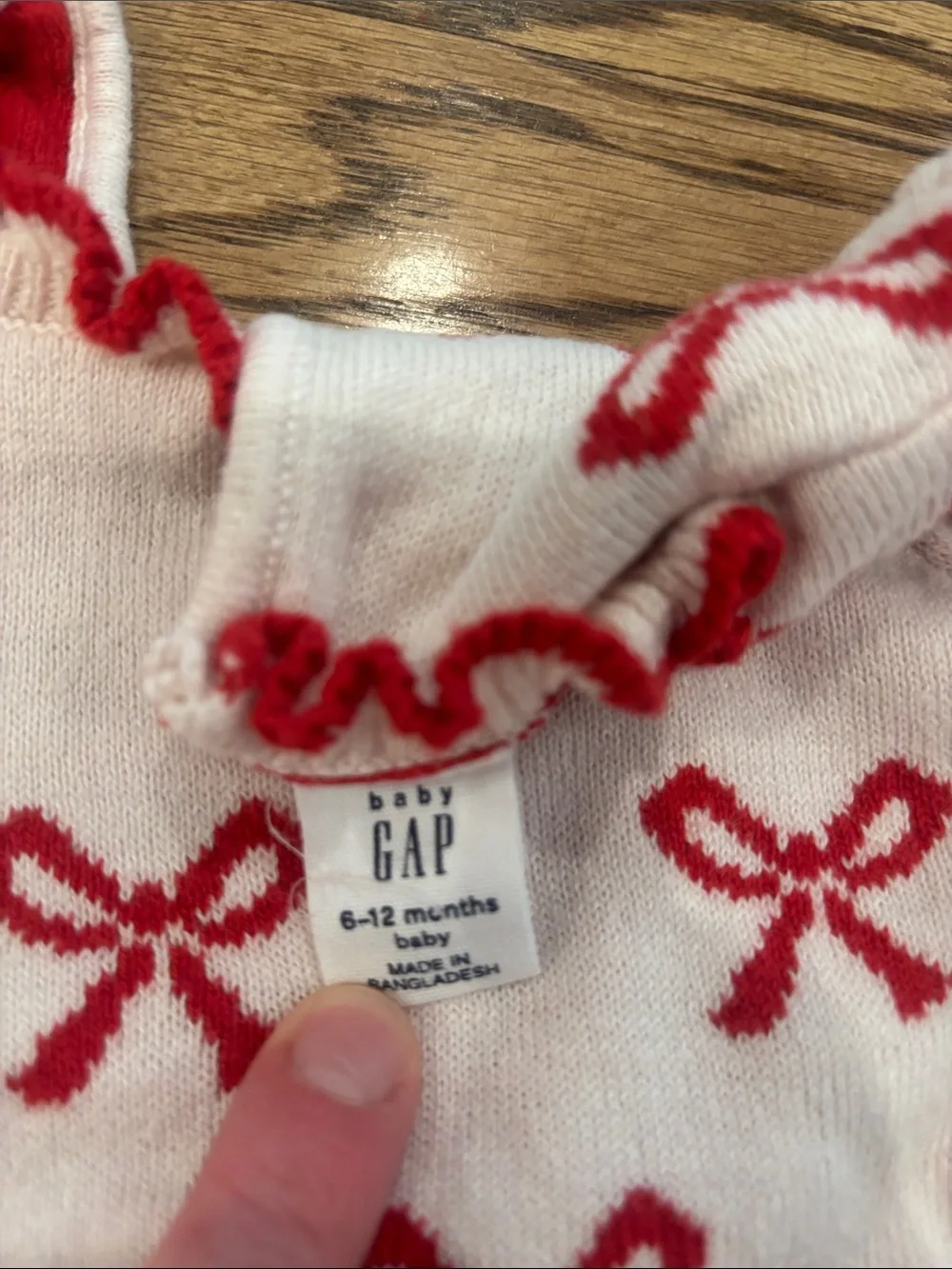 GAP Cream Knit Sweater Set with Red Bow Pattern